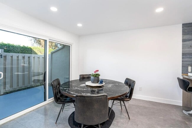 Building Photo - Amberwood