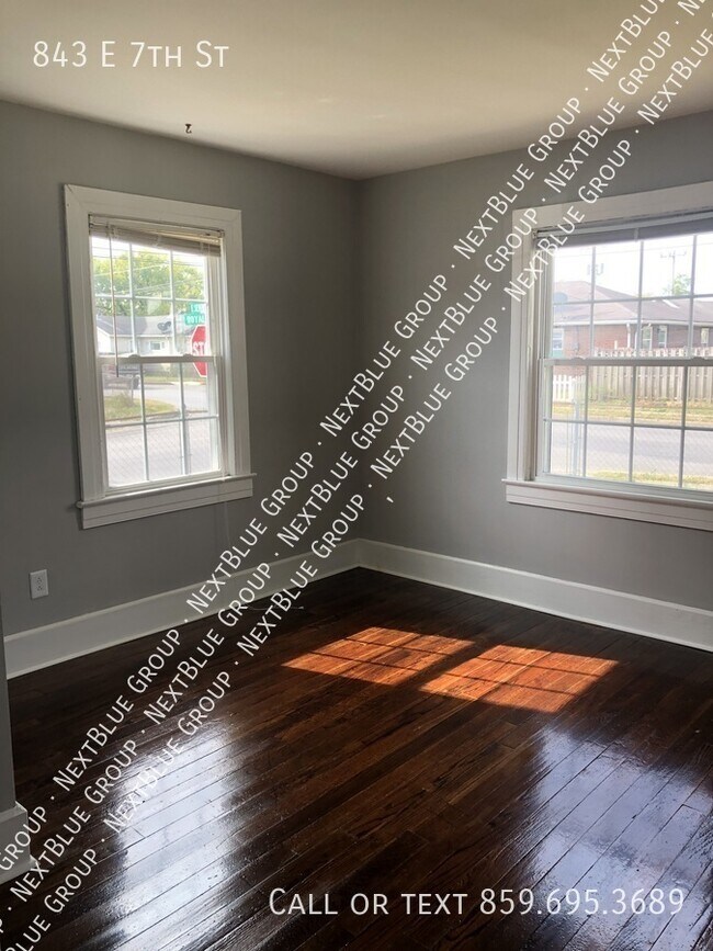 Building Photo - 843 E 7th St