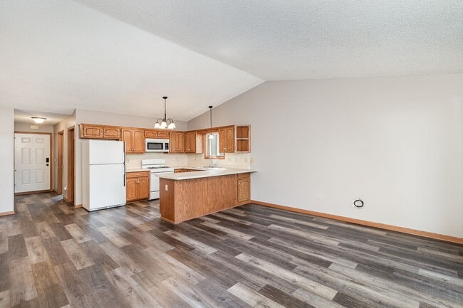 Building Photo - 2 Bed | 1 Bath Updated One Level Home