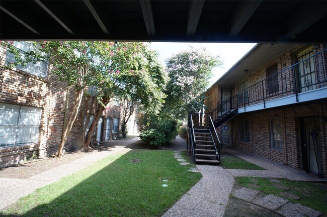 Primary Photo - 6401 Skyline Dr