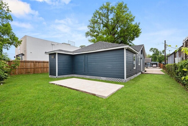 Building Photo - 1309 Bragg St