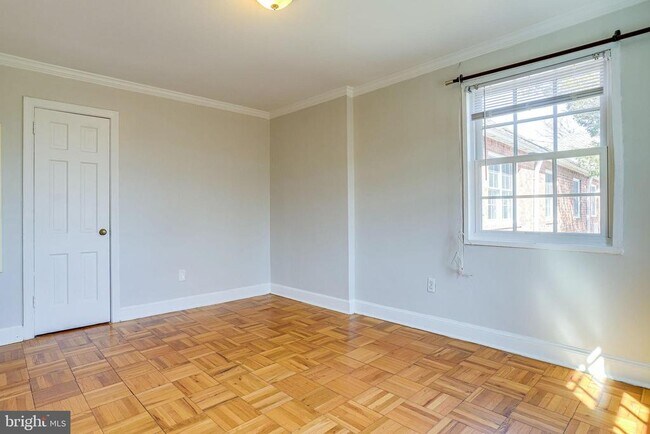 Building Photo - 1716 W Abingdon Dr