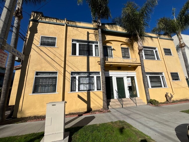 Building Photo - 319 W 5th St