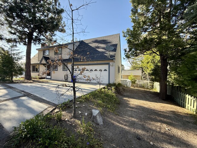 Building Photo - 28762 Cedar Dr