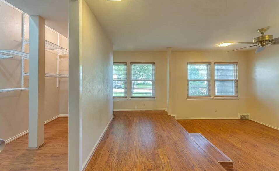 Building Photo - 3504 Corto Ave