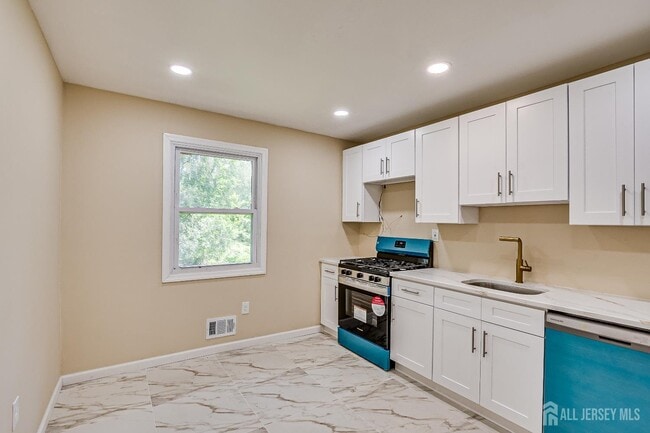 Building Photo - 5 Pelmont Pl