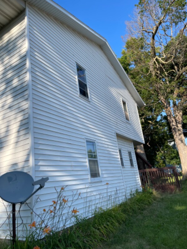 Building Photo - 350 W Adams St