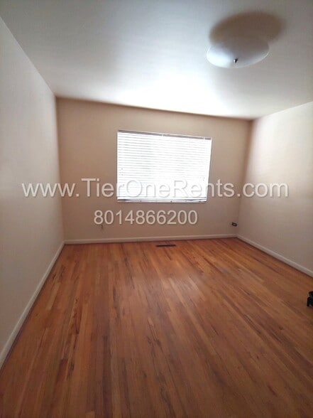 Building Photo - This property offers a NO DEPOSIT option available for qualified renters!