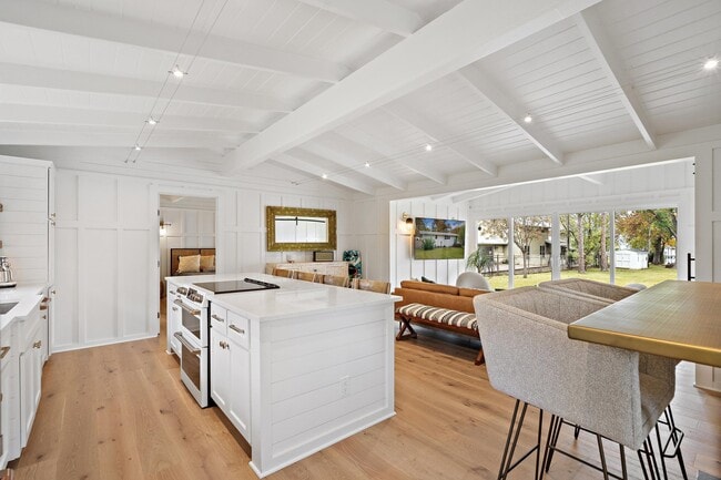 Building Photo - 316 Beach Dr
