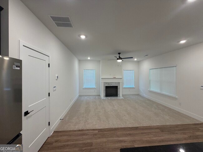 Building Photo - 213 Laney Dr