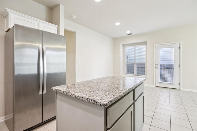 Building Photo - 174 Friendship Oak Dr