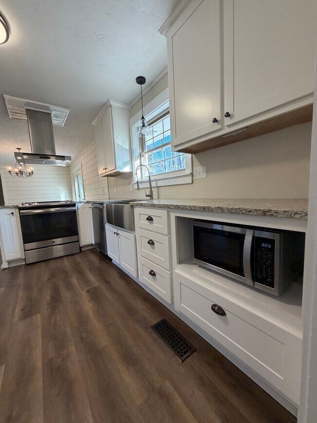 Building Photo - 1046 Tennessee Hills Dr