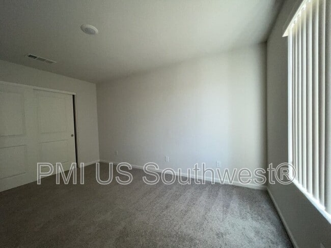 Building Photo - 6564 S Mystic Ave