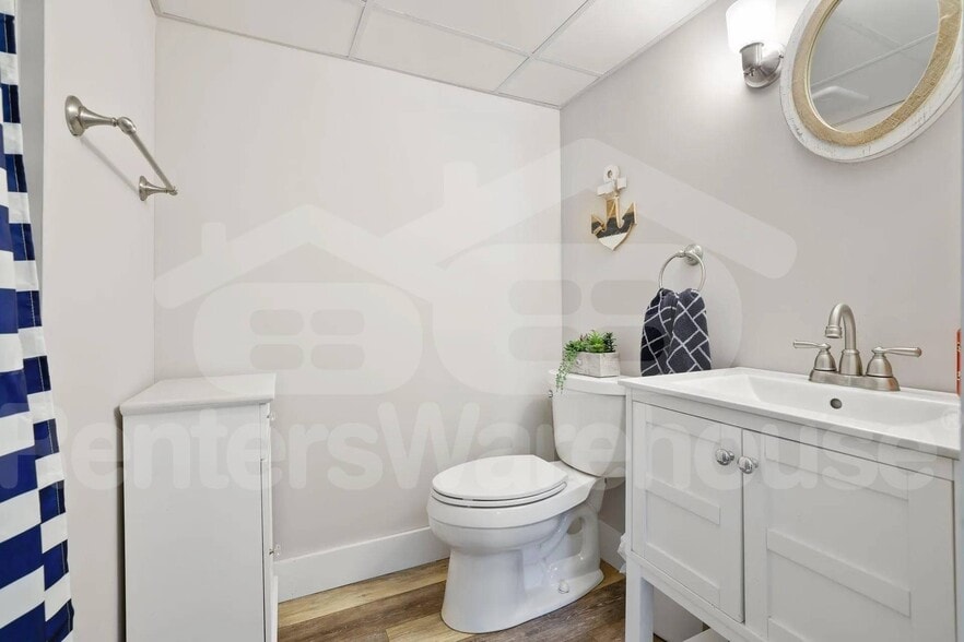 Building Photo - 605 Park Ln