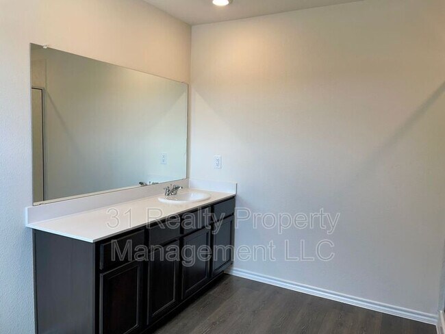 Building Photo - 3205 Sweetwater Way