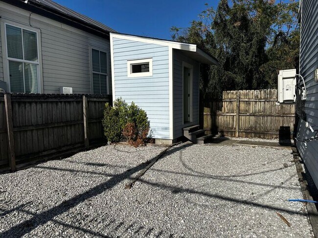 Building Photo - 1527 Reverend John Raphael Jr Way