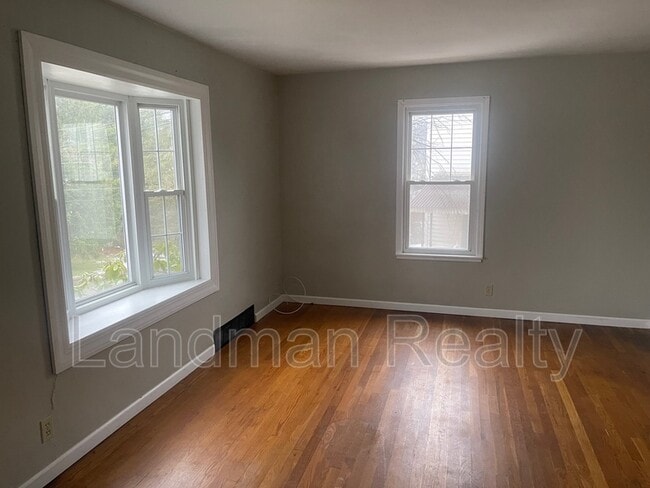 Building Photo - 323 Idlewood Rd