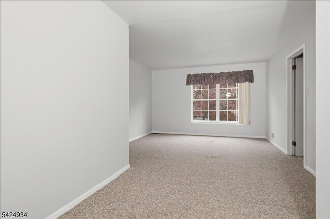 Building Photo - 5 Ajax Ct