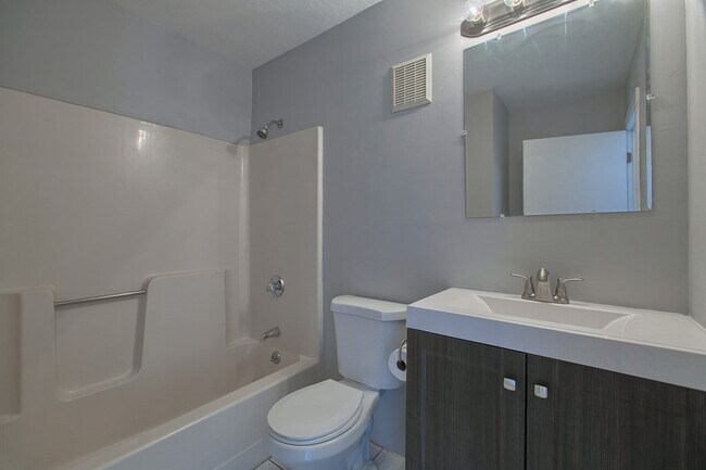 Building Photo - 200 Market St