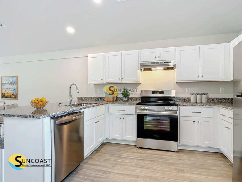 Building Photo - 16262 Tanglewood Ave