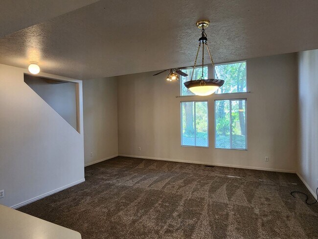 Building Photo - 129 W 100 N