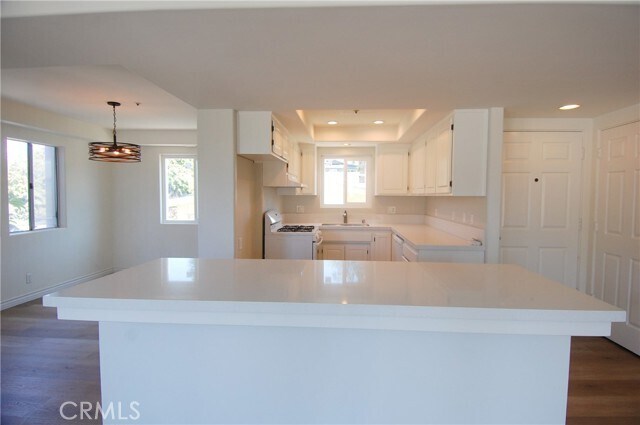 Building Photo - 223 W Avenida Palizada