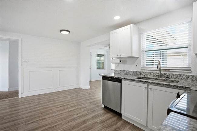 Building Photo - 3301 Rosefield Dr