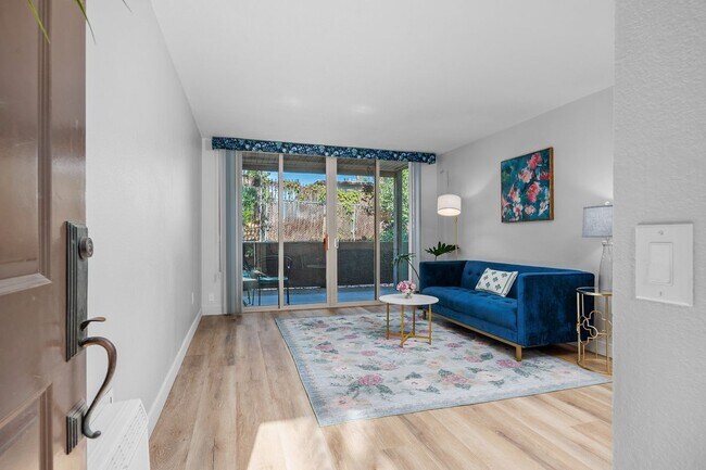 Building Photo - 1350 N Escondido Blvd