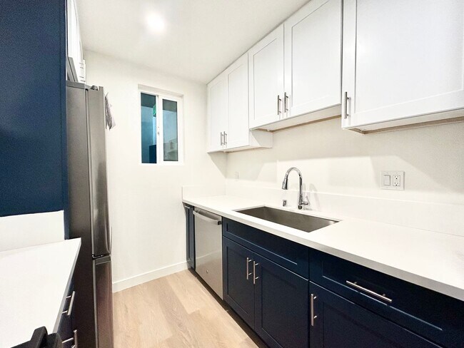 Building Photo - ven920