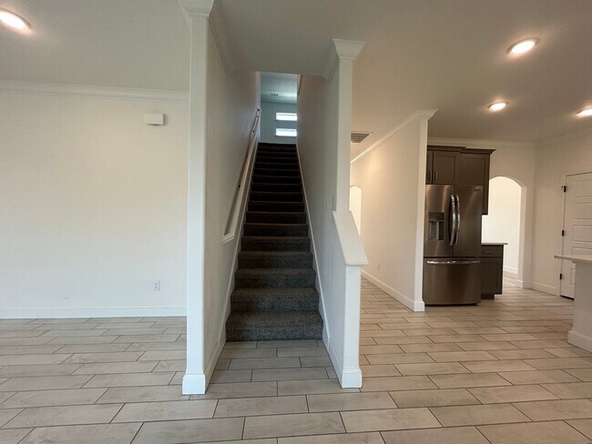 Building Photo - Gorgeous Contemporary Family Home in Cente...