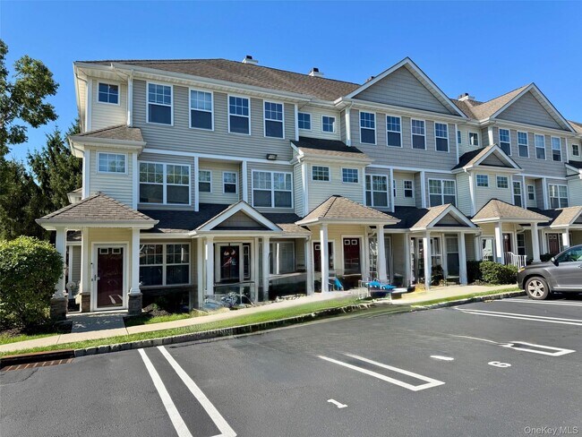 Building Photo - 25 Fairways Dr