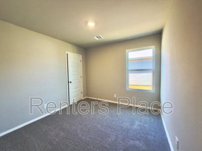 Building Photo - 1004 W Lawton Rd