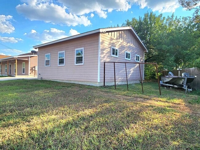 Building Photo - 6 Sunflower Cir
