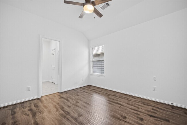 Building Photo - 4743 Glen Isle Dr