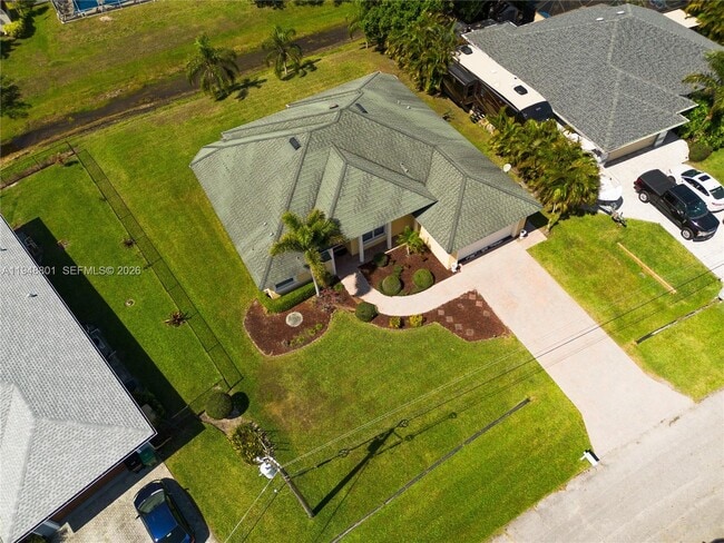 Building Photo - 315 SE Fisk Rd