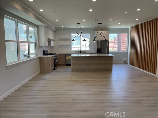 Building Photo - 1022 La Cadena Ave