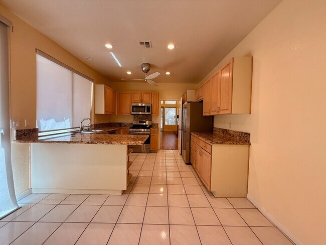 Building Photo - Gorgeous Spanish Trails 3BR House for lease!