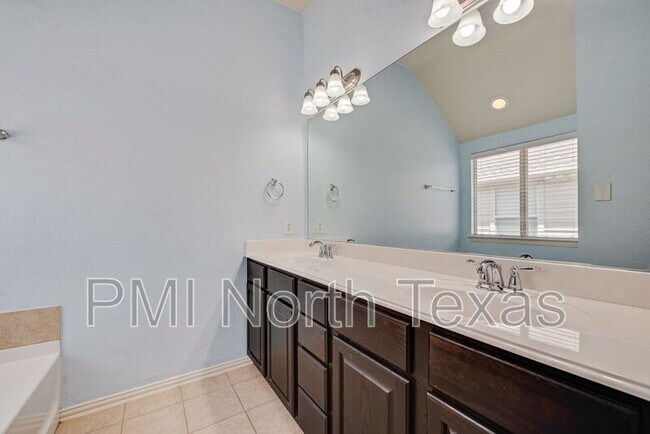 Building Photo - 10516 Bolivar Dr