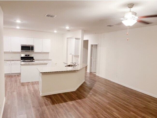 Building Photo - Spacious 4BR House in Forney , near by bes...