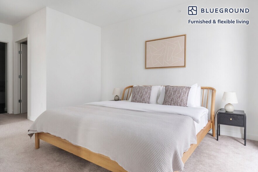 Building Photo - 704 Spring St