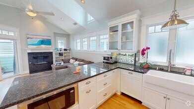 Building Photo - Spacious 3 Bed Coronado Home Available Unf...