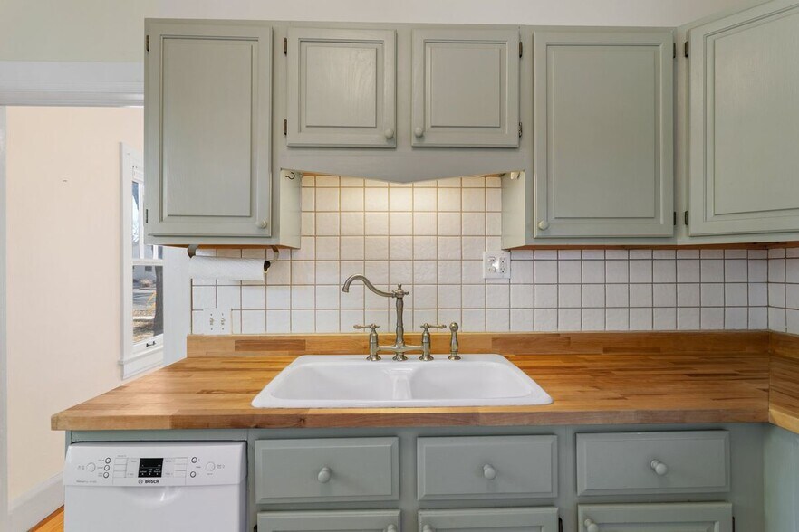 Building Photo - 416 E Espanola St