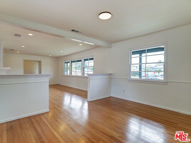 Building Photo - 7101 W 85th St