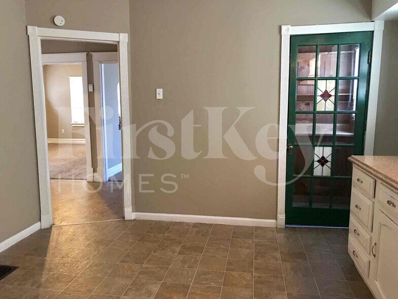 Building Photo - 2112 Lexa Dr