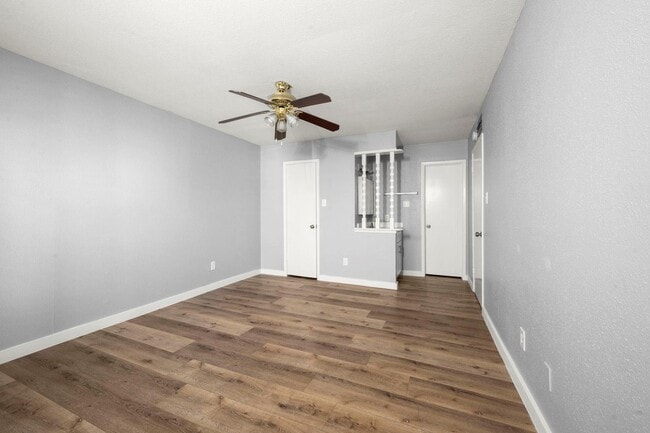 Building Photo - Richmond/Amanda west of Fondren, Classic, beautifully maintained, 2nd floor condominium offers 2 ...