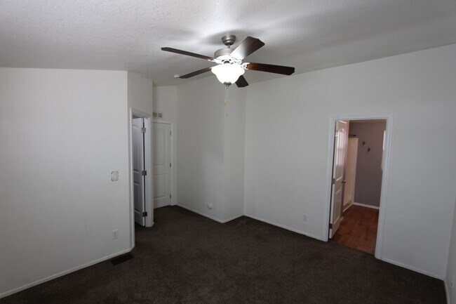 Building Photo - * LEASE PENDING $500 Move-In Special! Charming 3-Bed Home in Christmas Tree Estates