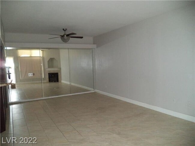Building Photo - BEAUTIFUL FIRST FLOOR CONDO IN GATED COMMU...