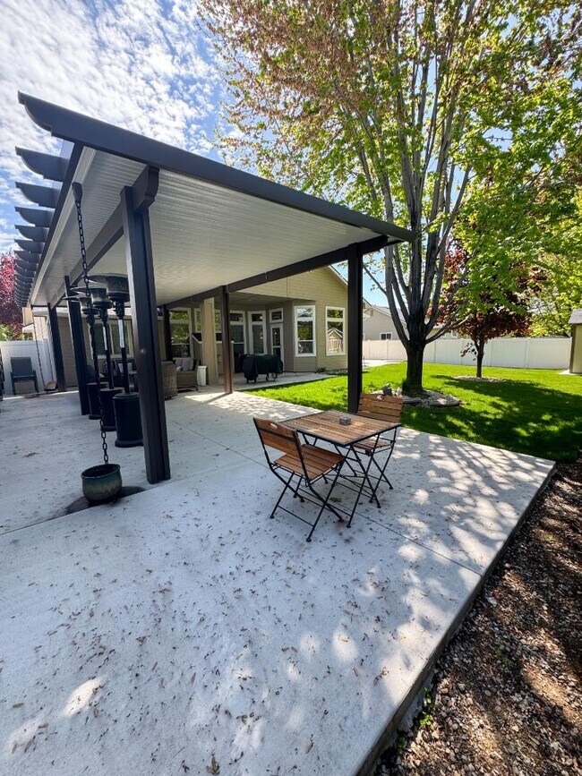 Building Photo - 5483 N Black Sand Ave