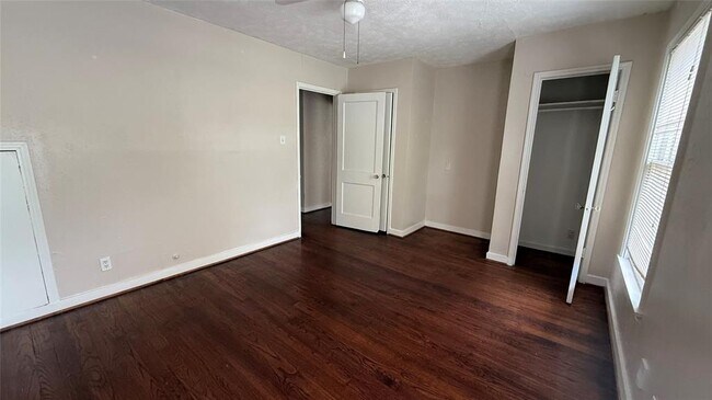 Building Photo - 4402 Roseland St