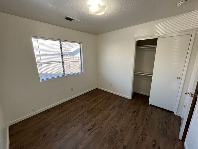 Building Photo - 1356